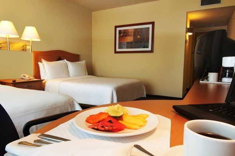 Fiesta Inn Cuautitlan Cuautitlán Izcalli Екстериор снимка